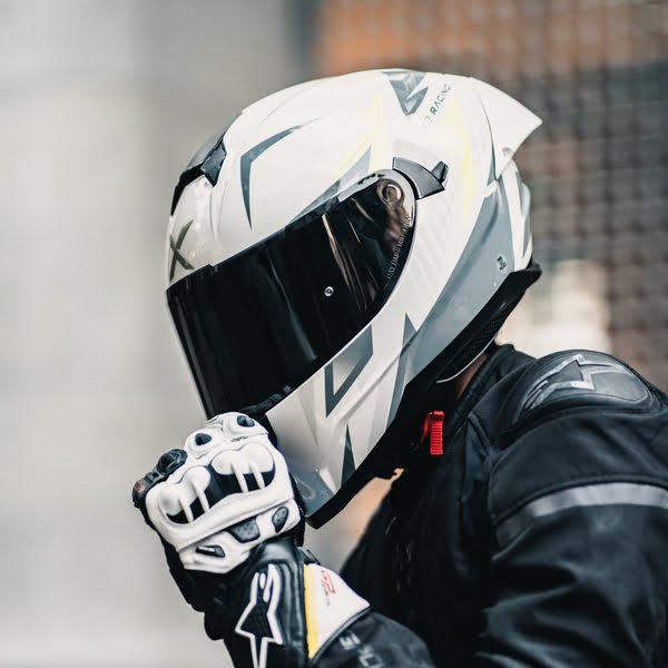 X2 Helmet Snow White 5 GearX X2- Snow White (Free Smoke Visor & Spoiler)