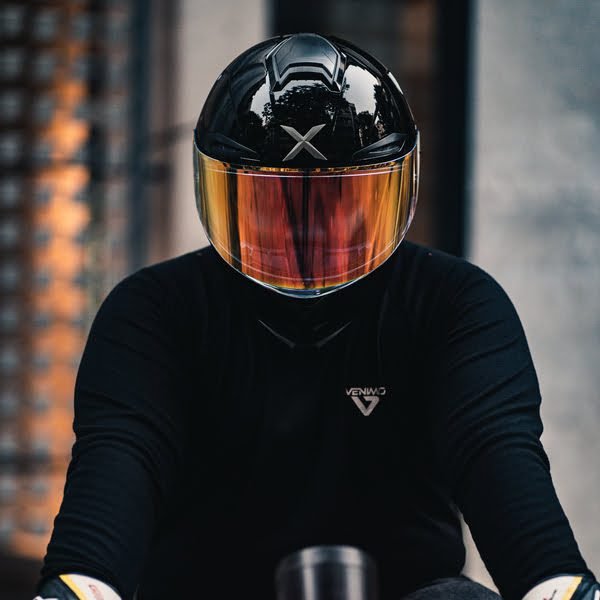 R1SV Jet Black 2 X Helmet R1SV - Jet Black (Clear & Black Visor Included)