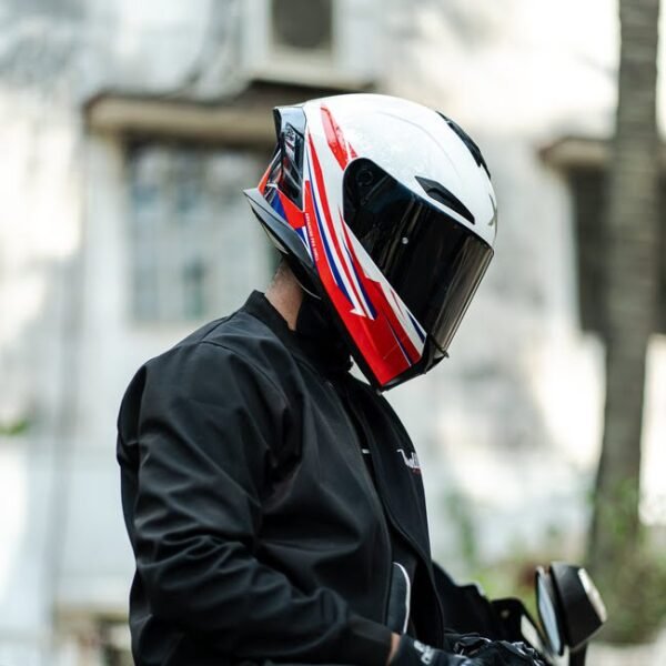 R1SV Supersonic White 2 X Helmet R1SV - SuperSonic White (Clear & Black Visor Included)